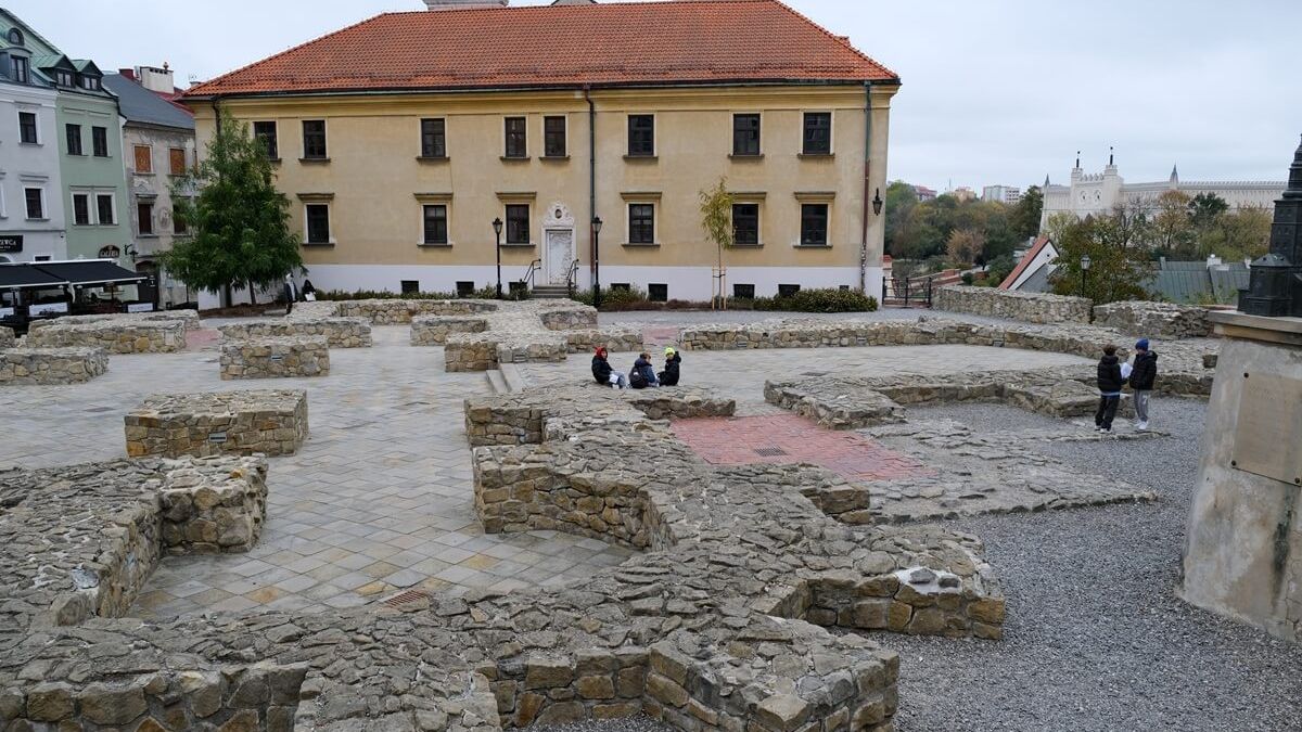 Plac Po Farze