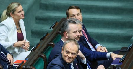 Doradca Orbana oskarża rząd Tuska. Uderzył w Sikorskiego