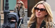 Nicky Hilton na spacerze z wózkiem