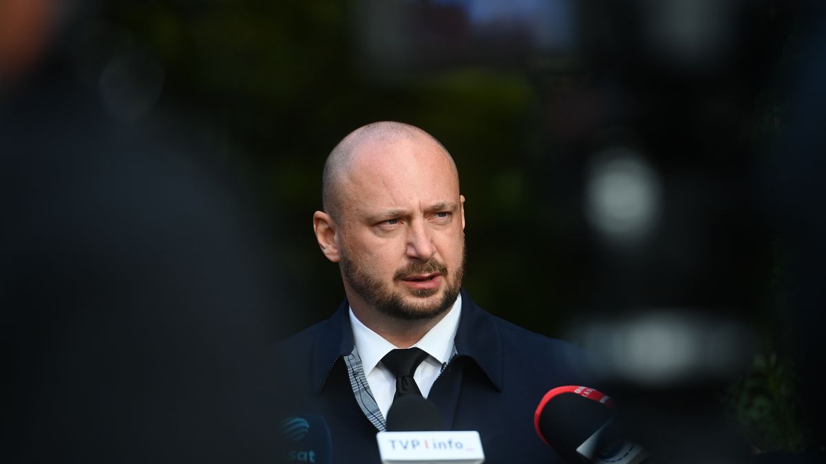 Jacek Siewiera
Seul, Korea Po�udniowa, 23.10.2024. Szef Biura Bezpiecze�stwa Narodowego Jacek Siewiera podczas wypowiedzi dla medi�w w Seulu, 23 bm. Polska para prezydencka przebywa z wizyt� robocz� w Korei Po�udniowej. (mr) PAP/Piotr Nowak
Piotr Nowak
dyplomacja, dyplomata, Korea, polityk, polityka, wizyta, zagraniczna, briefing prasowy, konferencja prasowa, media, stosunki mi�dzynarodowe, wizyta robocza, portret