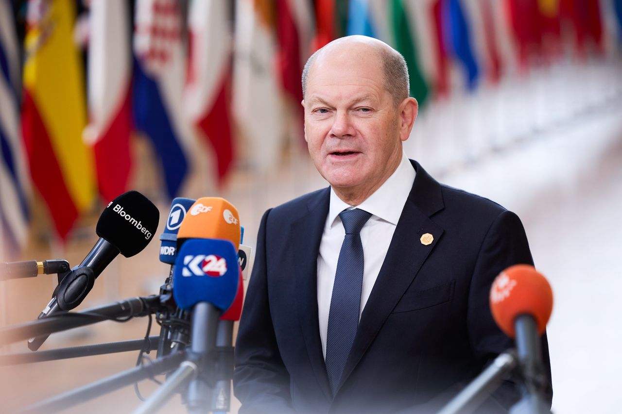 Scholz urges Putin on peace talks in a landmark phone call