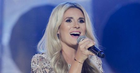 Magdalena "Kajra" Kajrowicz pozuje w kostiumie. Pokazała się bez makijażu
