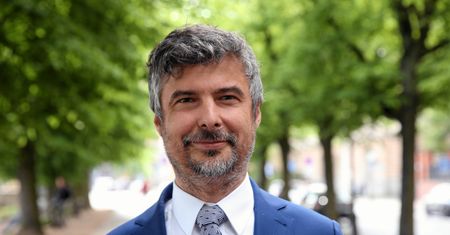 "Co nie jest zabronione, jest dozwolone". Poseł od ferrari i trudnej sytuacji majątkowej broni się przez atak