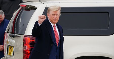 Donald Trump nie pojawi się w sądzie. Otrzymał zakaz