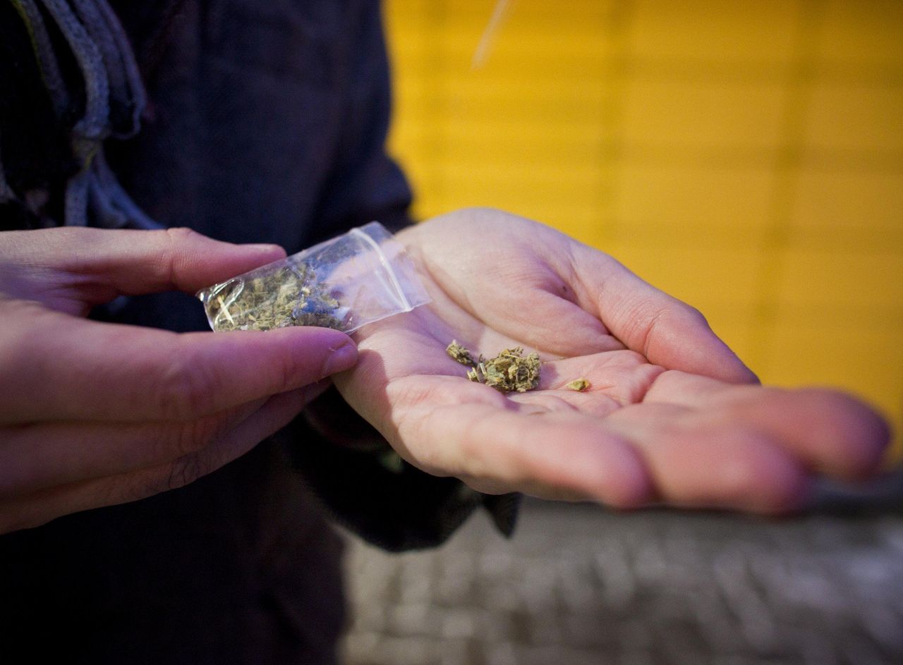 Narkotyki i dopalacze dostępne w sieci, wystarczy kilka kliknięć. Jest też specjalny sklep dla naiwnych