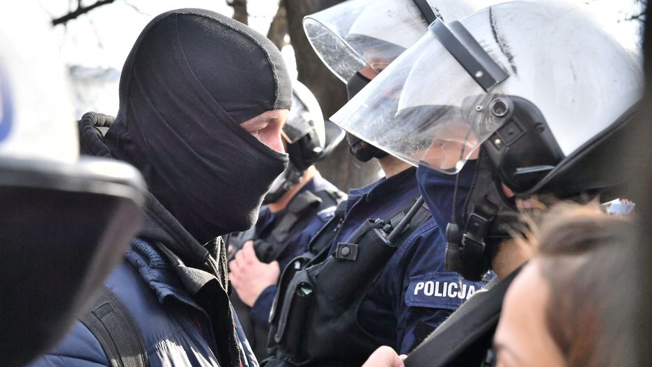 11. rocznica katastrofy smoleńskiej. Pikieta przed komendą na Wilczej