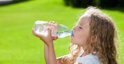 Czy dziecko powinno pić wodę gazowaną?