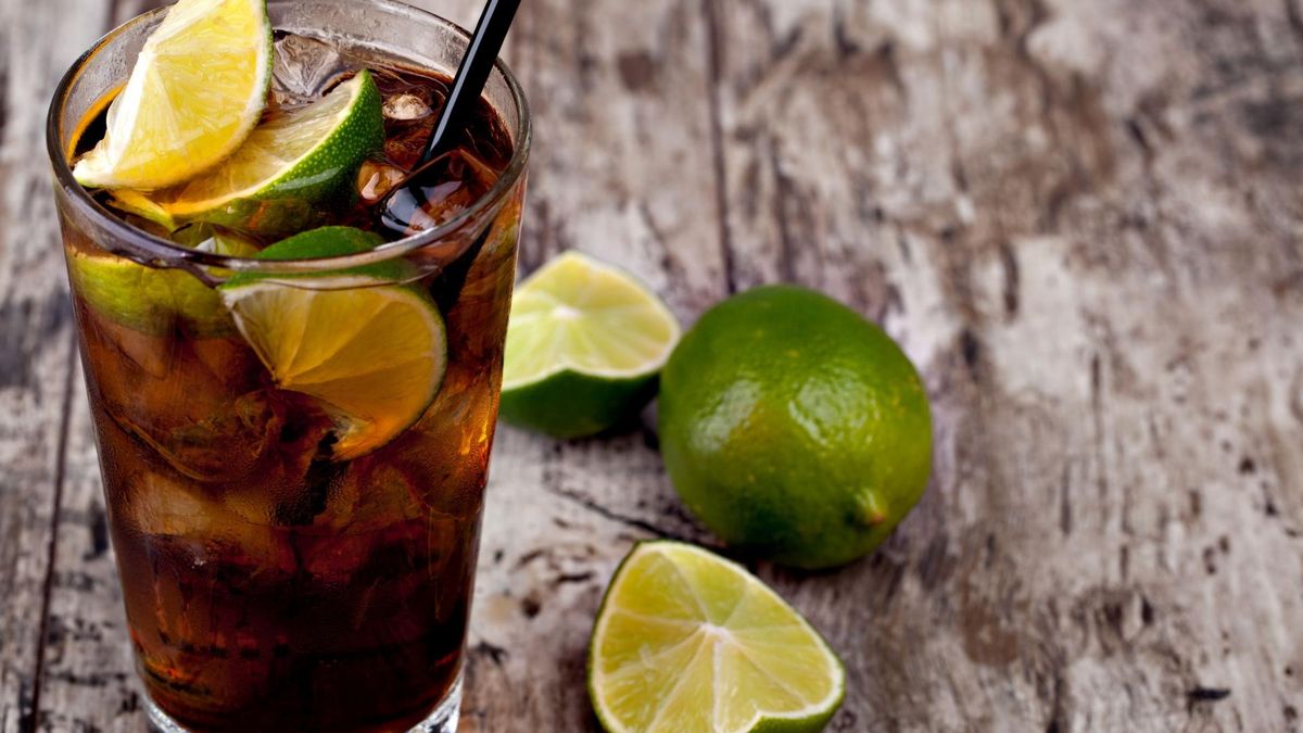 E-338, znajdujący się w gazowanych napojach, powoduje demineralizację kości