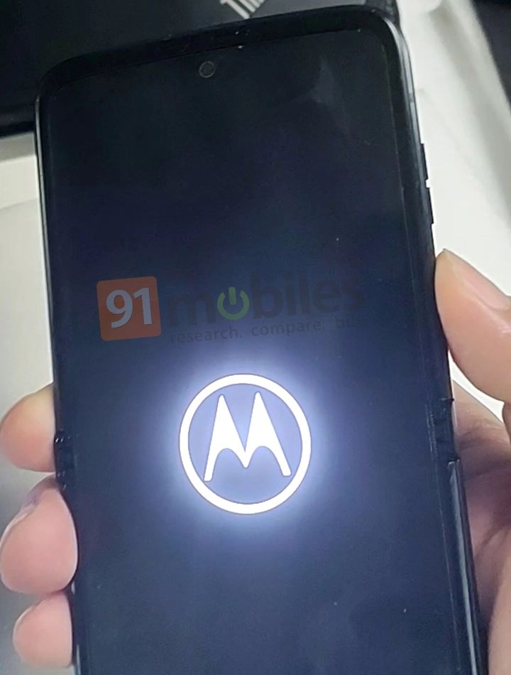 Motorola razr 3 na zdjęciach. Szykujcie się na zerwanie z tradycją 3