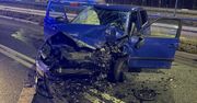 Skoda uderzyła w barierki energochłonne na autostradzie A1 w powiecie włocławskim.