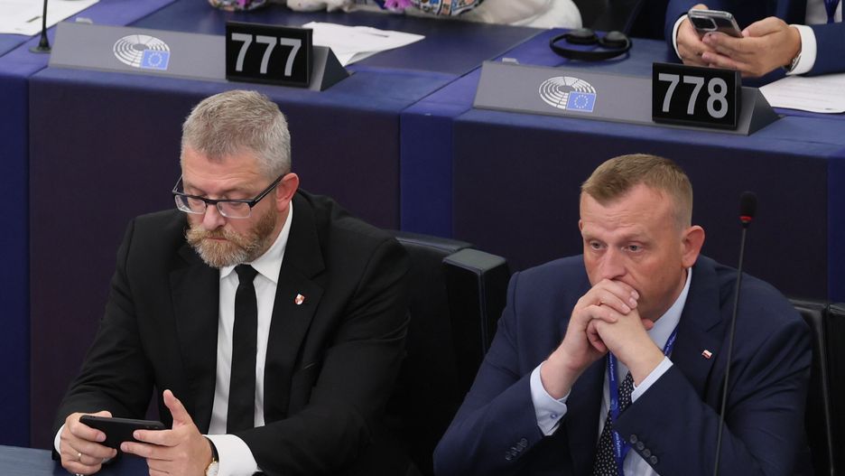 Europosłowie Grzegorz Braun i Tomasz Buczek zostali, wraz z grupą innych eurodeputowanych, uwięzieni w windzie w budynku w Strasburgu