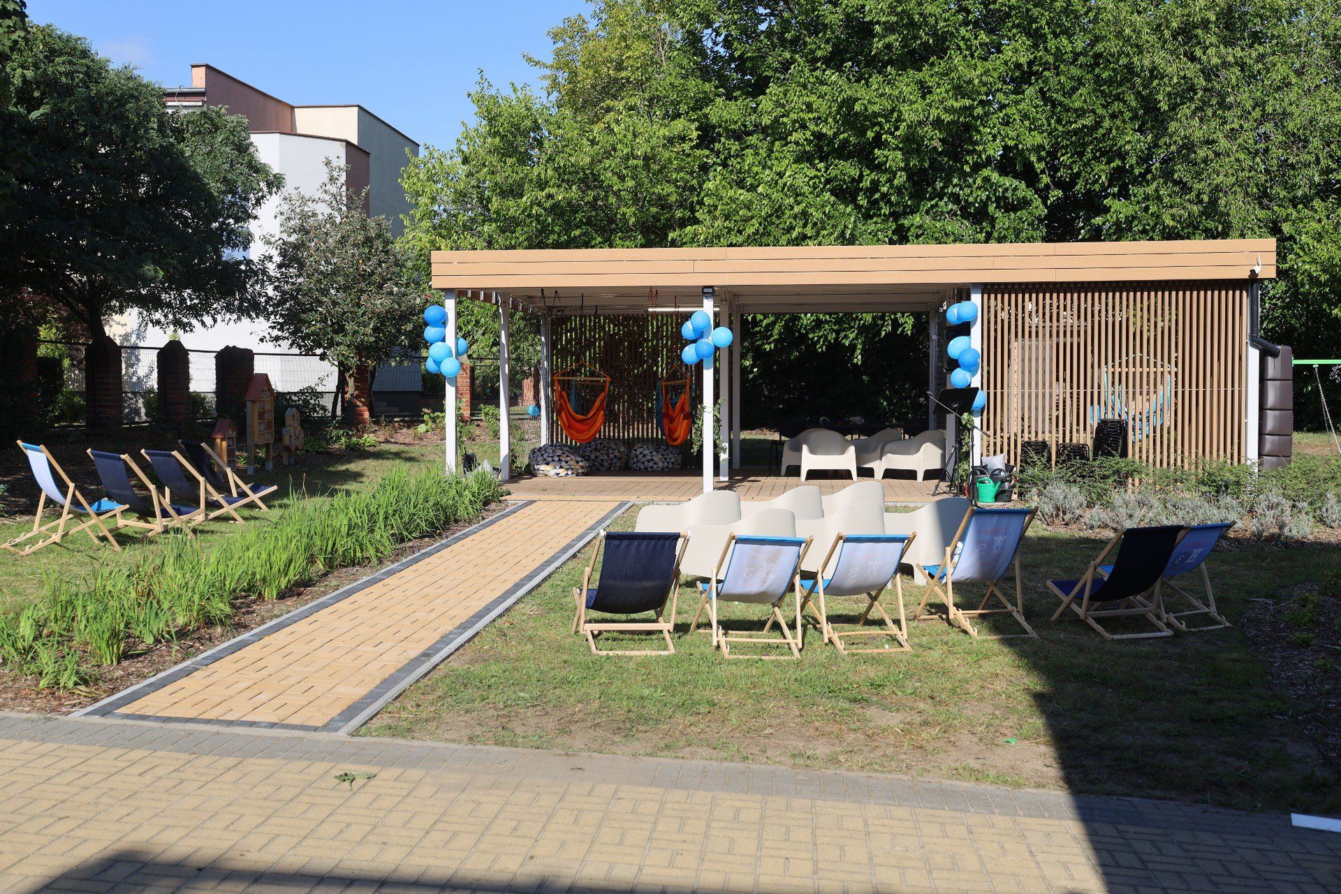 Zielona Klasa - to pierwsze takie miejsce w Pleszewie i w Polsce, gdzie uczniowie będą mogli uczyć się na świeżym powietrzu. Projekt ten wspólnymi siłami stworzyły władze Miasta i Gminy Pleszew oraz Szkoły Podstawowej nr 3 w Pleszewie