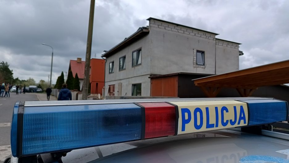 Mężczyzna, który zabił czterech członków rodziny już wcześniej zachowywał się dziwnie - twierdzą sąsiedzi.