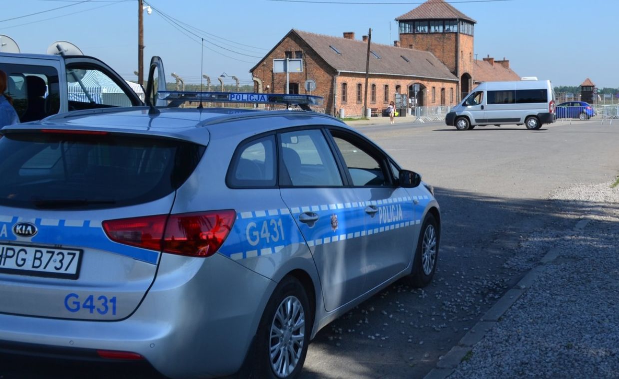 Pijani Finowie wtargnęli do Auschwitz-Birkenau. Interweniowała policja