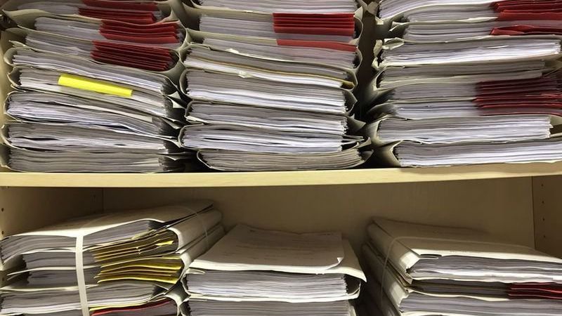 38-letnia kobieta, aby nie wzbudzać podejrzeń, miesięcznie przelewała na swoje konto po kilka tysięcy złotych. 