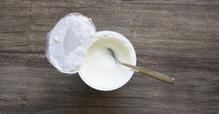 Udaje zdrowy jogurt. Kardiolożka przed nim przestrzega