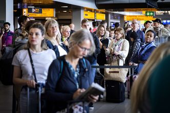 Chaos w Amsterdamie trwa. Kolejne kilkadziesiąt lotów odwołanych