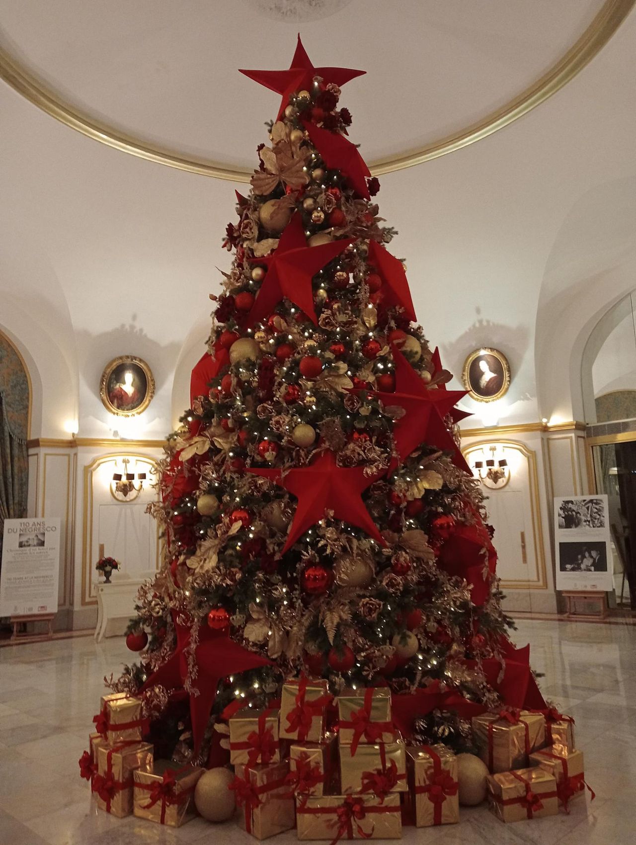 A lavish Christmas tree at the Le Negresco hotel with a red star.