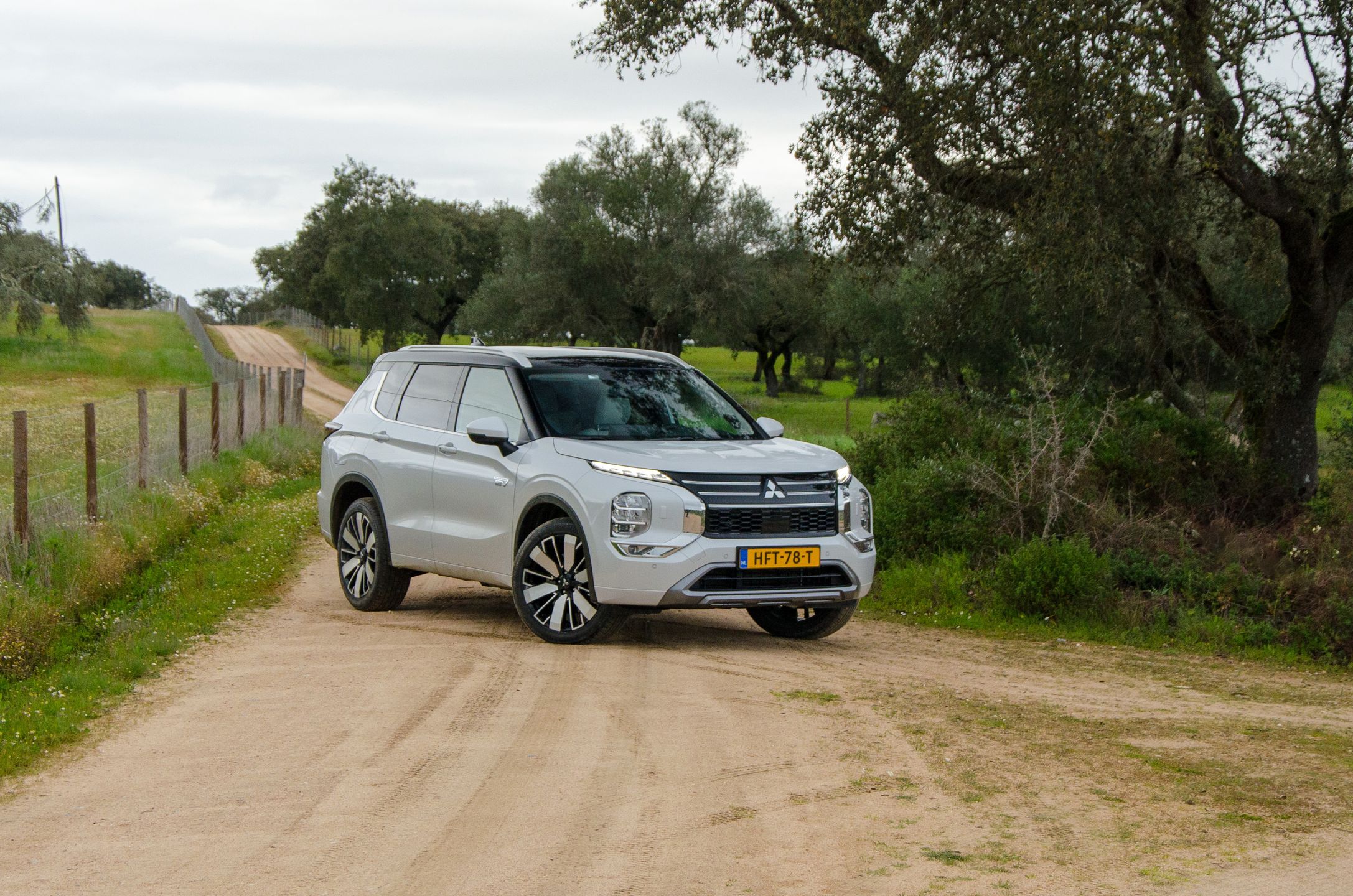 Mitsubishi Outlander PHEV (2025)