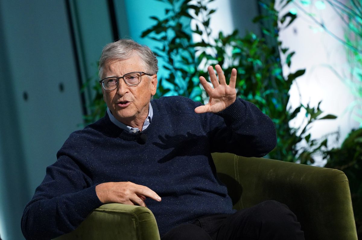 "Jestem za takim systemem podatkowym, w którym, jeśli masz więcej pieniędzy, płacisz wyższy procent podatków" - pisał na swoim blogu miliarder Bill Gates.