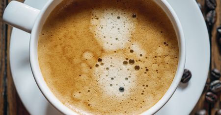 Kiedyś odradzana, dziś polecana. Ten napój okazał się sprzymierzeńcem w walce z cholesterolem