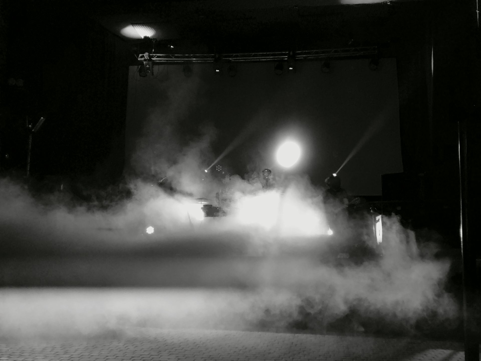 czarno-biały, f/1,5, ISO 1024, 1/30 s