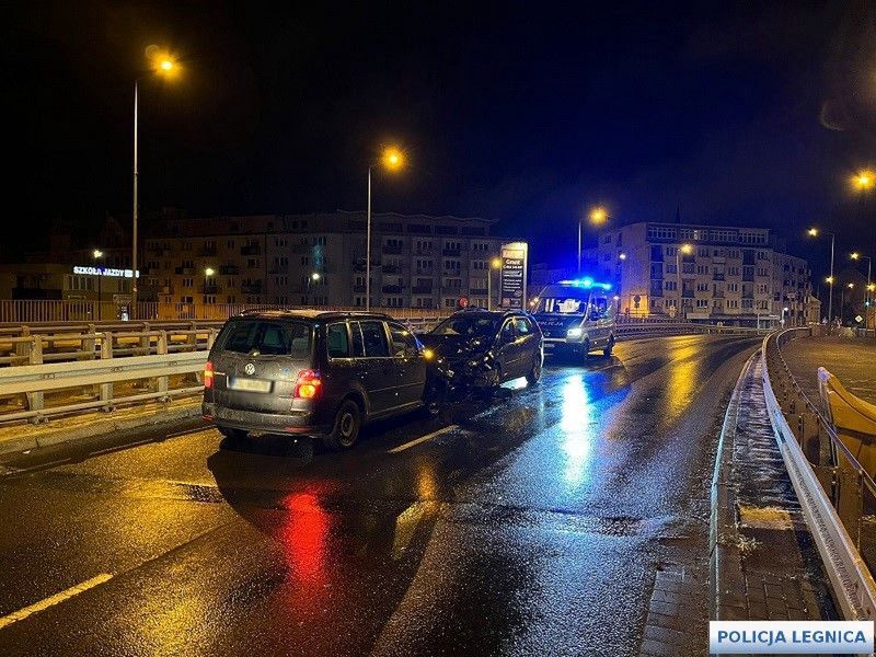 Jechał pod prąd i zderzył się z drugim kierowcą. Obaj byli pijani