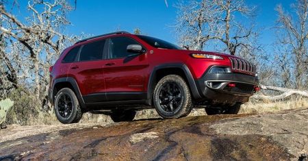 Jeep Cherokee - 12 000 aut z wadliwymi skrzyniami [aktualizacja]