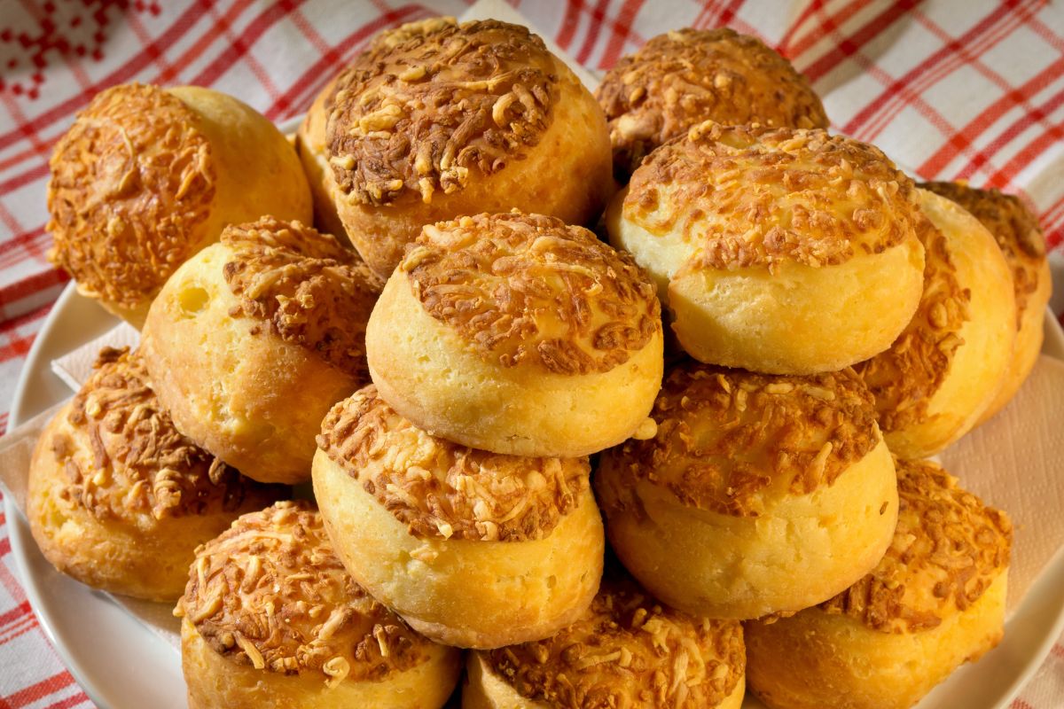 Na śniadanie robię tureckie bułeczki. W środku skrywają pyszne nadzienie