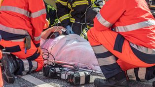 Gliwice: Poważny wypadek z udziałem karetki. Przewróciła się na bok