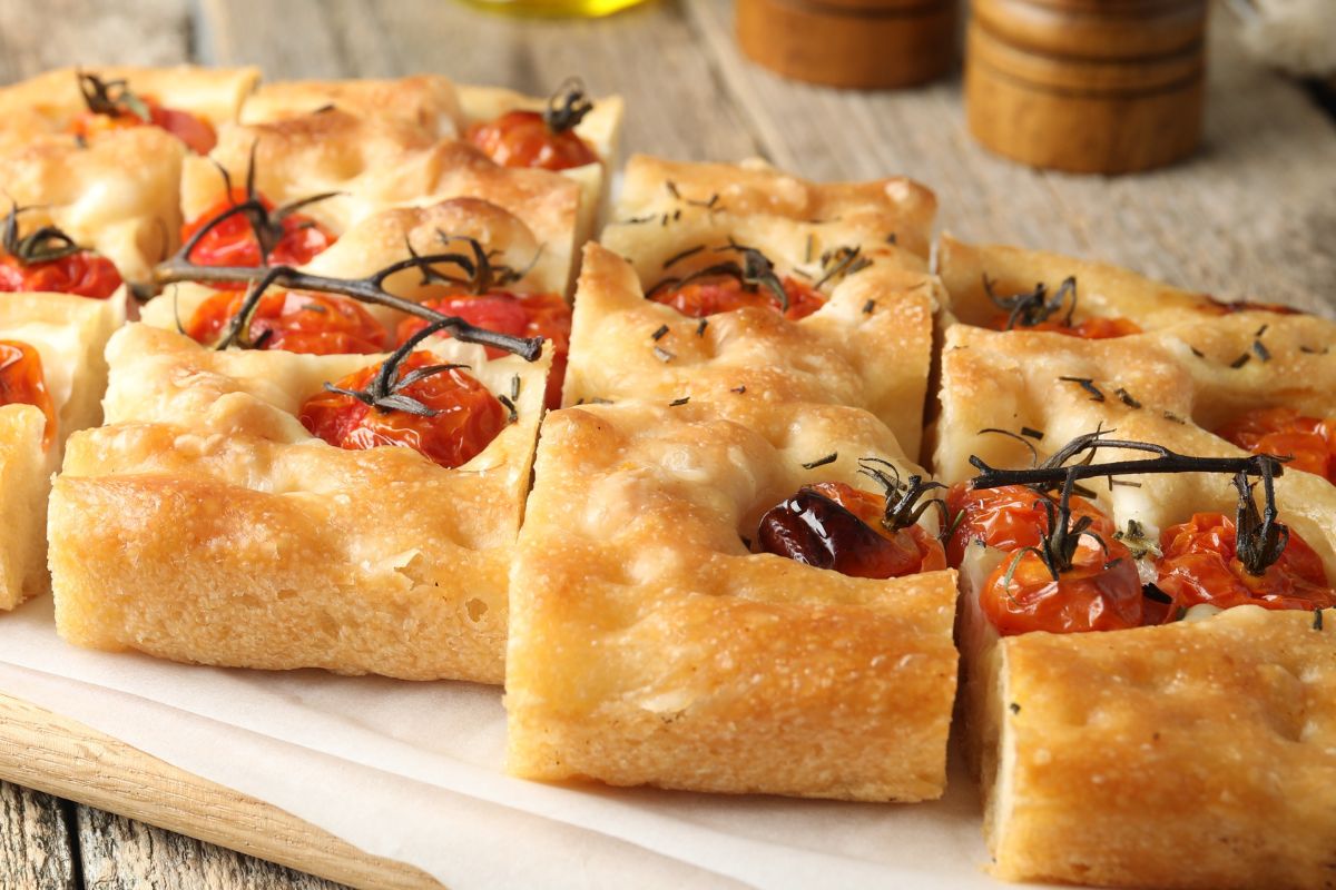 Piekę zamiast chleba i bułek. Każdy ze zniecierpliwieniem zagląda do piekarnika