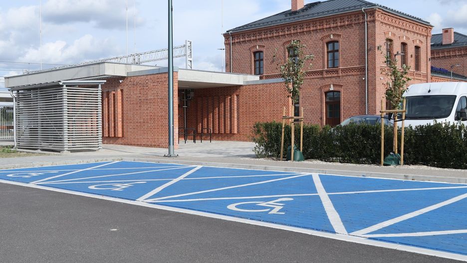 Tak dziś wygląda odnowiony dworzec kolejowy z 1888 roku w centrum Dąbrowy Górniczej