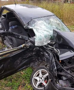 Potężne zderzenie w Przygłowie. Z auta niewiele zostało