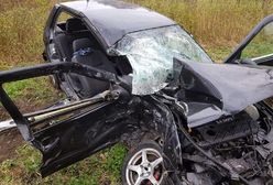 Potężne zderzenie w Przygłowie. Z auta niewiele zostało