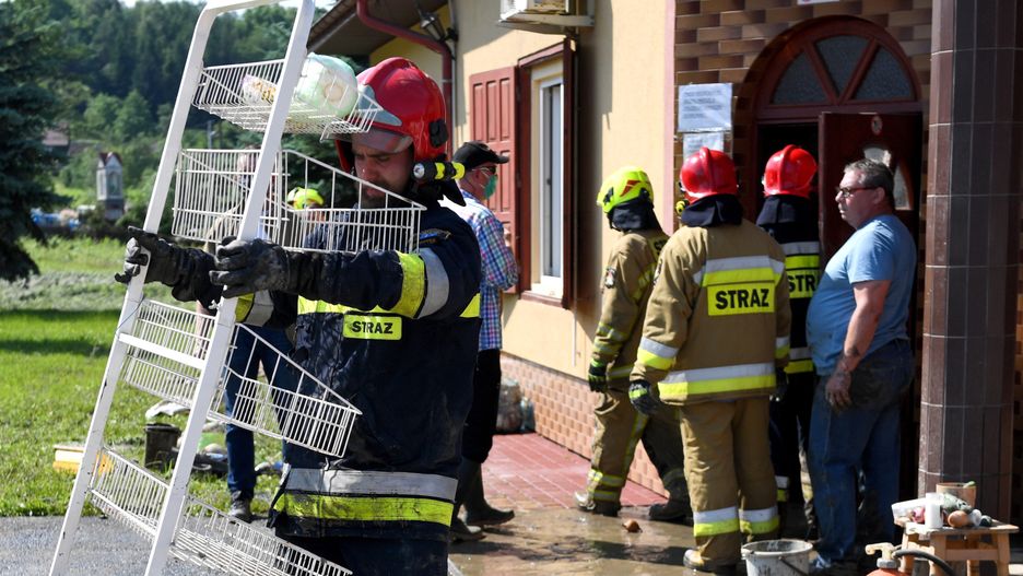 Burze, ostrzeżenia IMGW i RCB. Trudna sytuacja na Podkarpaciu i w Małopolsce