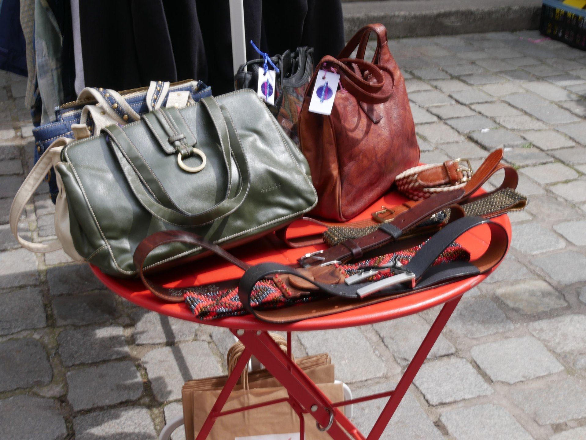 Vintage Market Wrocław 2025: Recepcja w klimacie retro! Moda vintage, Y2K i dodatki hand made przyciągnęły wielbicieli stylu z dawnych lat.