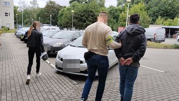 Warszawa: Ukrainiec i Białorusin oszukiwali „na pracownika banku”. Obaj trafili do aresztu