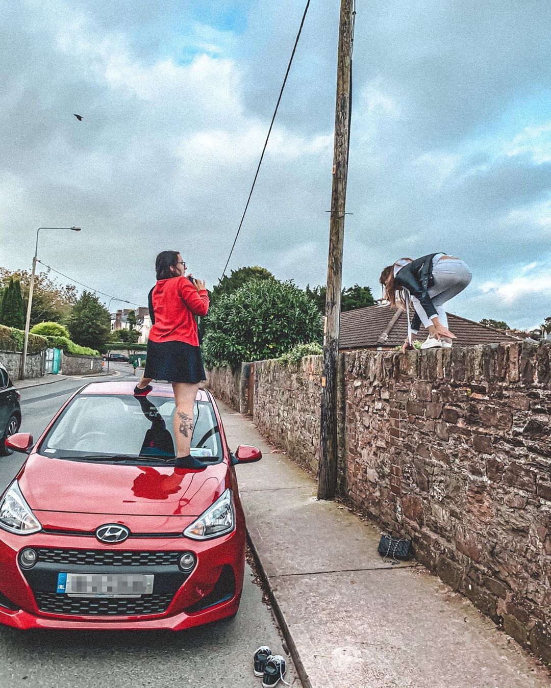 Anna Wendzikowska "z trudem wdrapała się na mur" dla zdjęcia