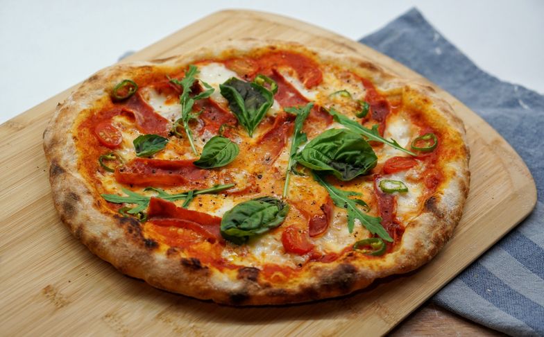 Pizza, która ma zaledwie 90 kcal. Ten przepis to hit TikToka
