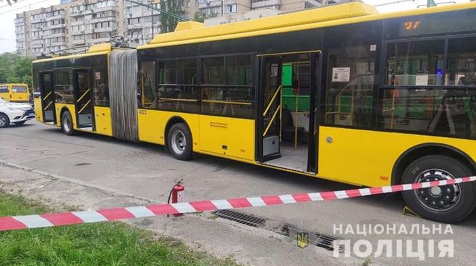 Ukraina. 27-latek wrzucił do trolejbusu koktajl Mołotowa