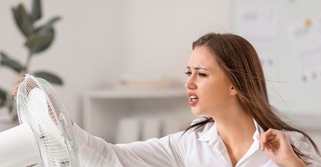 Upał w biurze – jak sobie radzić latem?