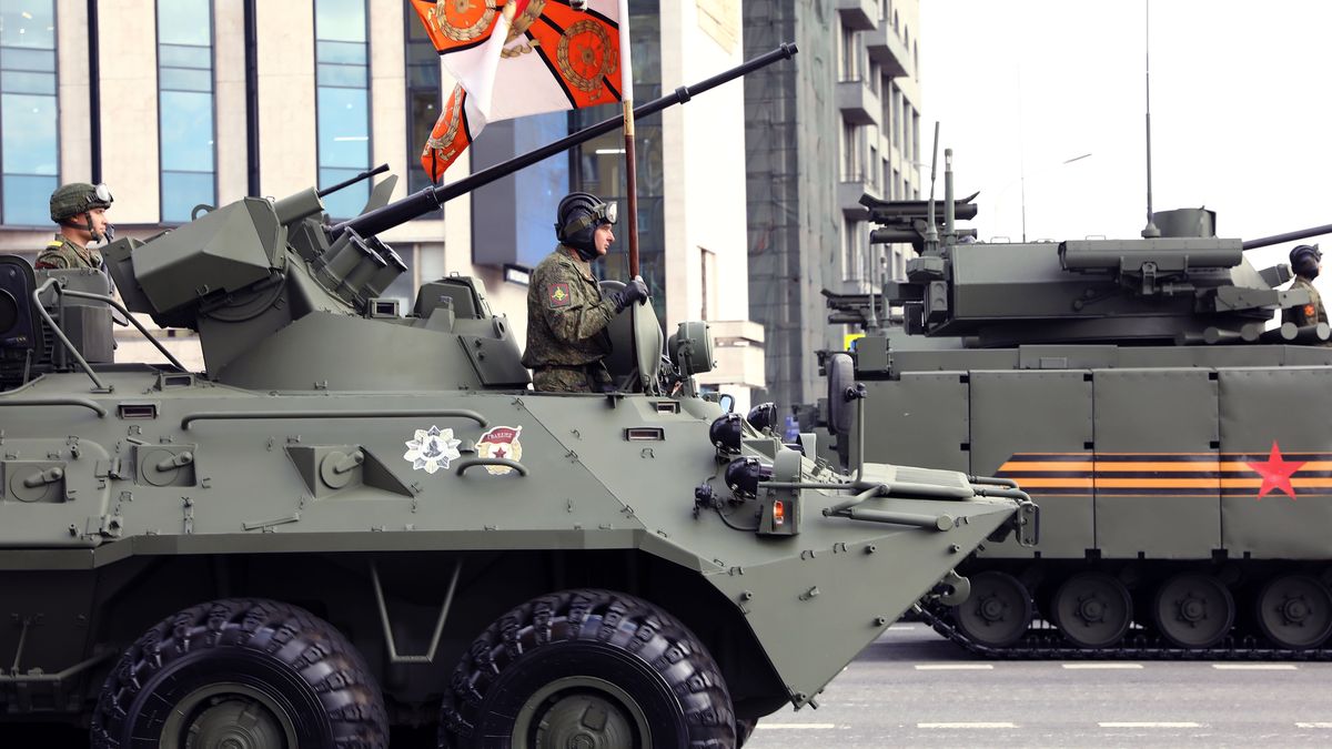 Rosyjscy żołnierze podczas uroczystej parady