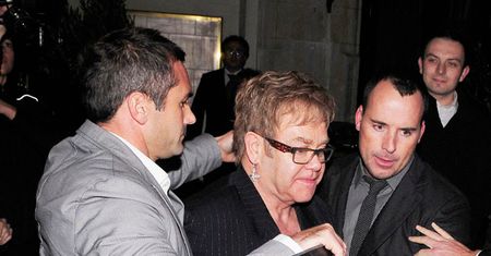 "Elton John musi umrzeć!"