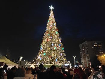 Dąbrowa Górnicza: Plac Wolności rozświetliła bożonarodzeniowa choinka