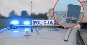 Wiatr zdmuchnął ciężarówkę z drogi. Kierowca nie miał szans