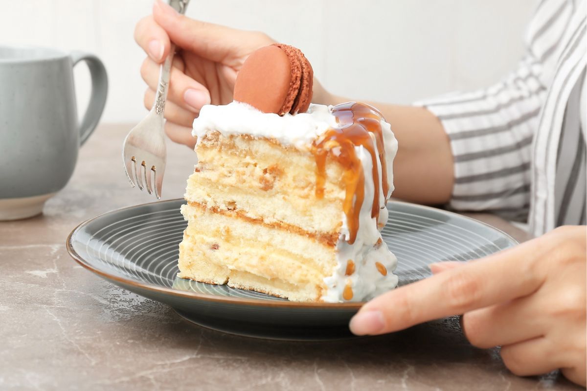 Add a festive touch to the cake with caramel.
