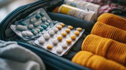 Bez apteczki nie ruszaj się z domu. NIA i MZ zalecają zabrać te leki na wakacje