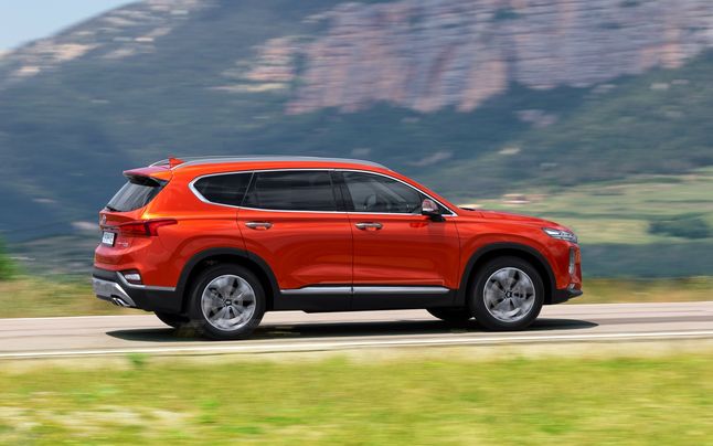 Każdy kto neguje sens SUV-ów, powinien pojeździć Hyundaiem Santa Fe.