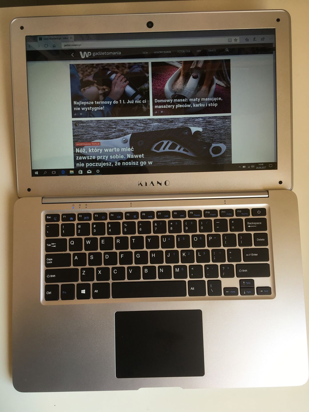 Wygląda jak MacBook, kosztuje 699 złotych. Co oferuje nowy laptop z Biedronki, Kiano SlimNote 14,1+? 2