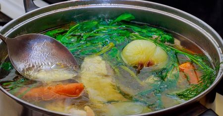 Wlej do rosołu, a podbije smak lepiej niż maggi. Ten trik stosują najlepsi kucharze